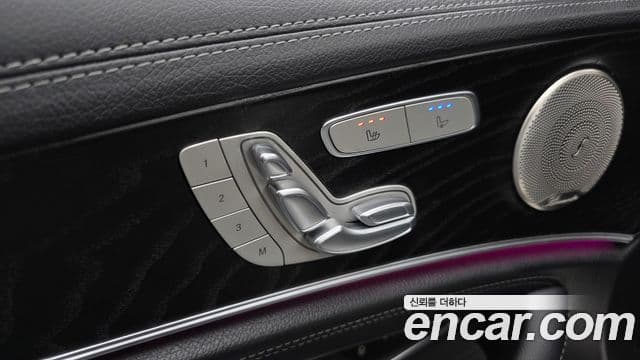 Mercedes-Benz E-Class 2022 — ფოტო 18/20
