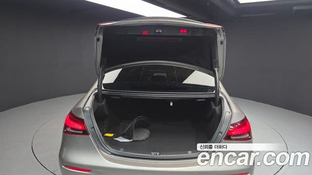 Mercedes-Benz E-Class 2022 — ფოტო 20/20