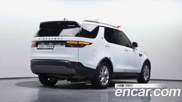 Land Rover Discovery 5 2018 — ფოტო 2/20