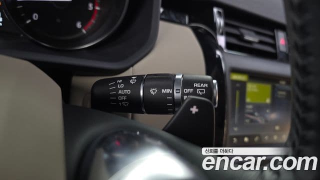 Land Rover Discovery 5 2018 — ფოტო 17/20