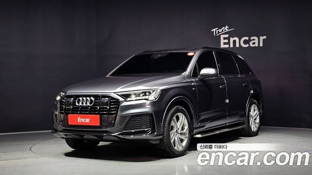 Audi Q7 2021 — ფოტო 1/20