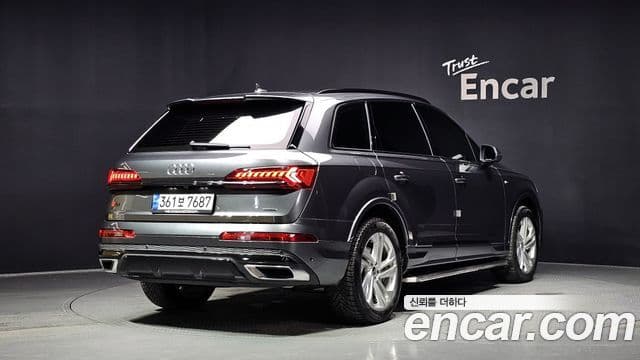 Audi Q7 2021 — ფოტო 2/20