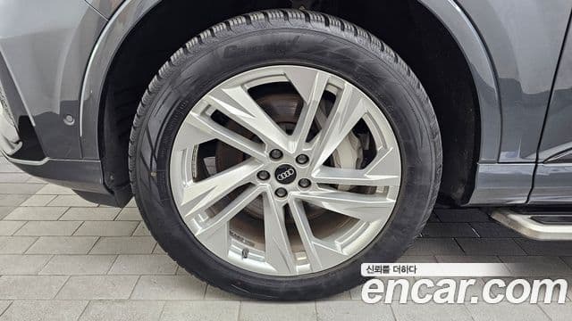 Audi Q7 2021 — ფოტო 5/20