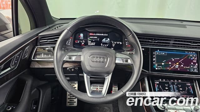 Audi Q7 2021 — ფოტო 13/20