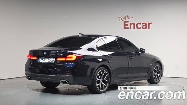 BMW 5 Series 2023 — ფოტო 2/20
