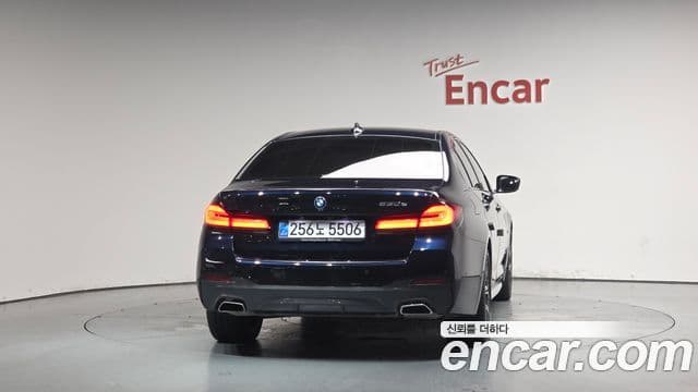 BMW 5 Series 2023 — ფოტო 4/20