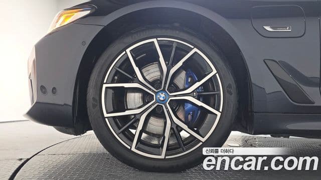 BMW 5 Series 2023 — ფოტო 5/20