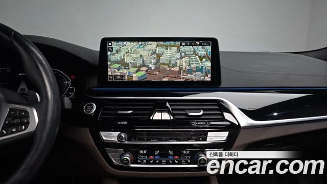 BMW 5 Series 2023 — ფოტო 13/20