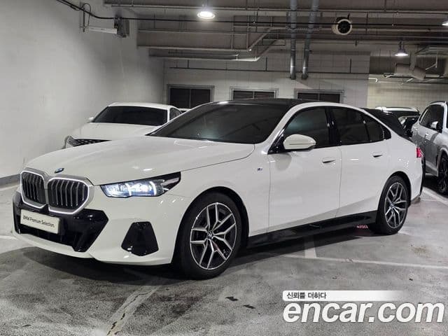 BMW 5 Series 2023 — ფოტო 10/20