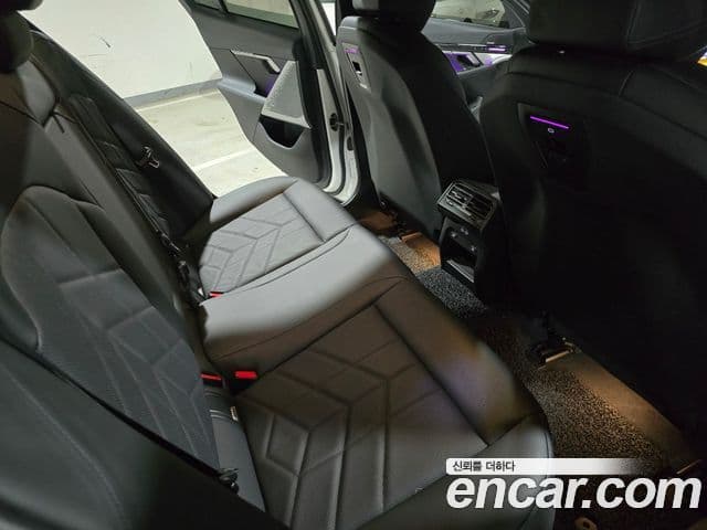 BMW 5 Series 2023 — ფოტო 9/20