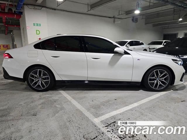 BMW 5 Series 2023 — ფოტო 11/20