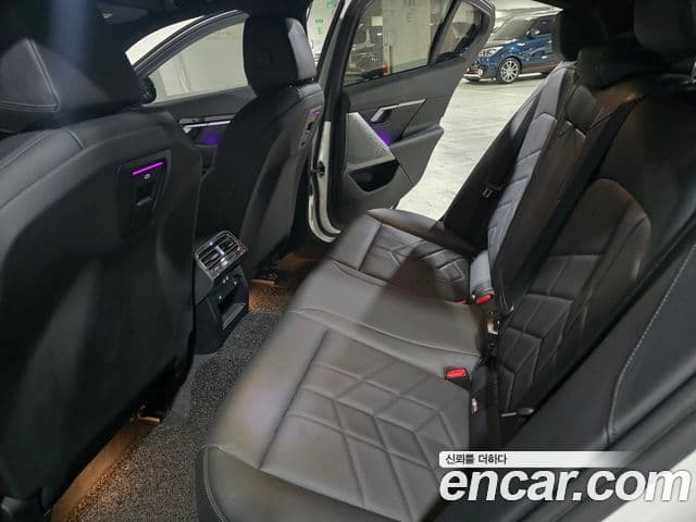 BMW 5 Series 2023 — ფოტო 12/20