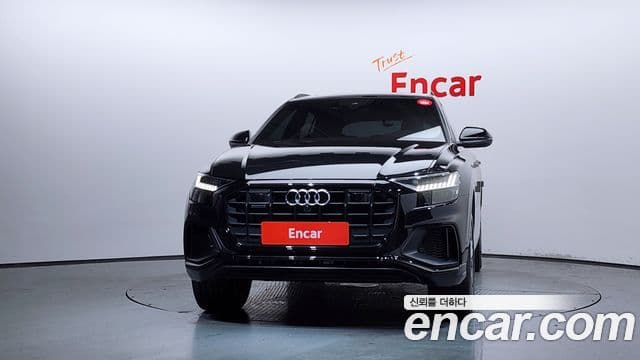Audi Q8 2022 — Şəkil 32/36
