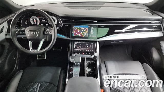 Audi Q8 2022 — Şəkil 15/36