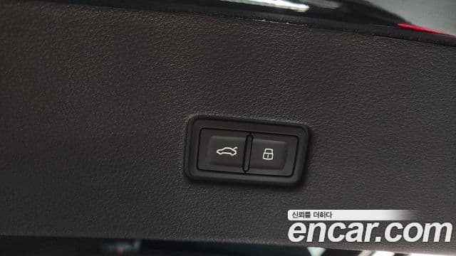 Audi Q8 2022 — Şəkil 34/36