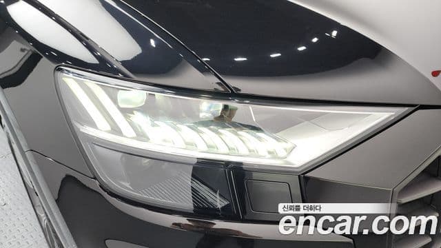 Audi Q8 2022 — Şəkil 8/36
