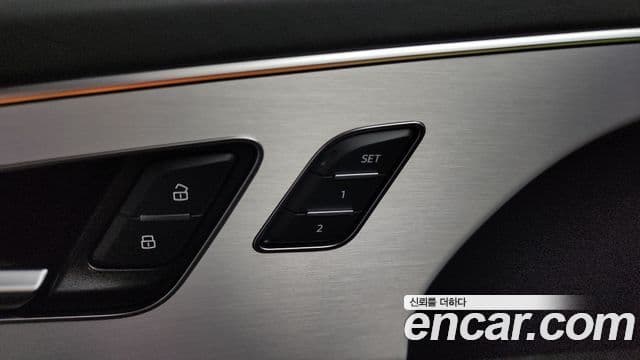 Audi Q8 2022 — Şəkil 21/36