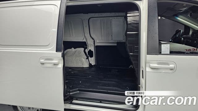 Hyundai Staria 2022 — Photo 28/31