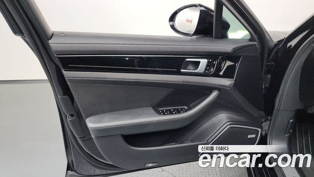 Porsche Panamera 2020 — Photo 22/39