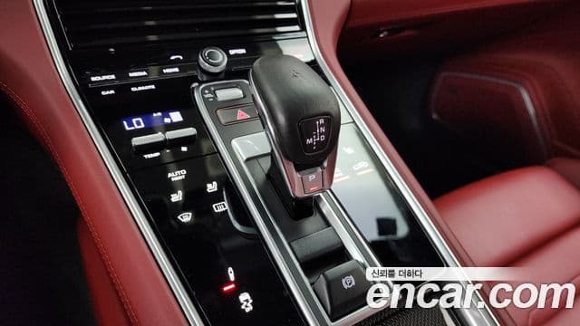 Porsche Panamera 2018 — Şəkil 9/20