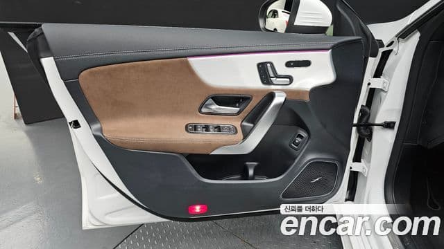 Mercedes-Benz CLA-Class 2025 — Photo 24/33