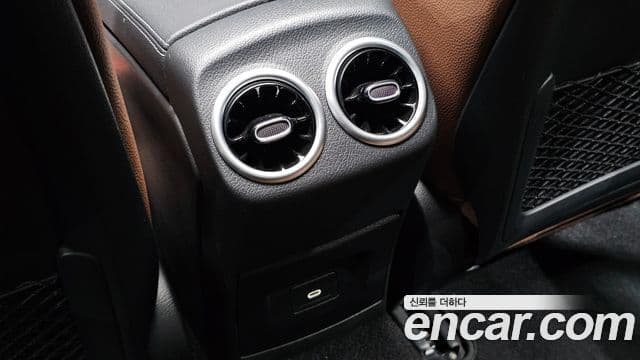 Mercedes-Benz CLA-Class 2025 — Photo 27/33
