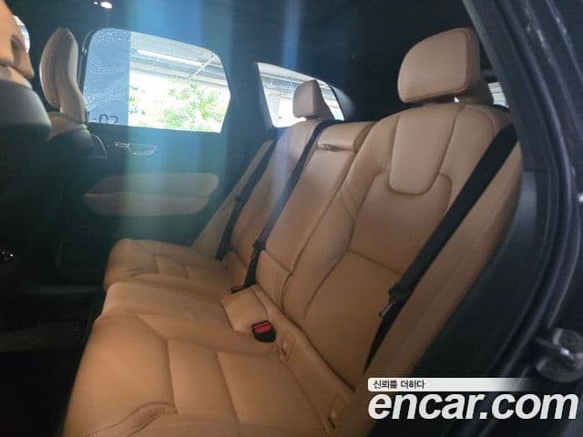 Volvo XC60 2025 — ფოტო 6/15