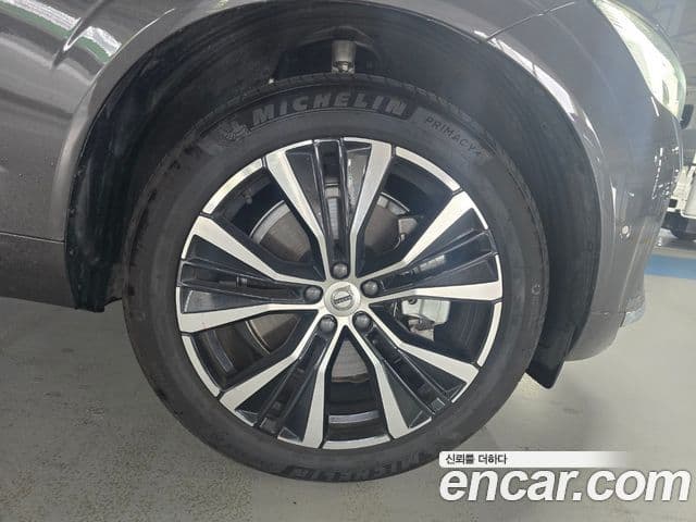 Volvo XC60 2025 — Şəkil 8/15