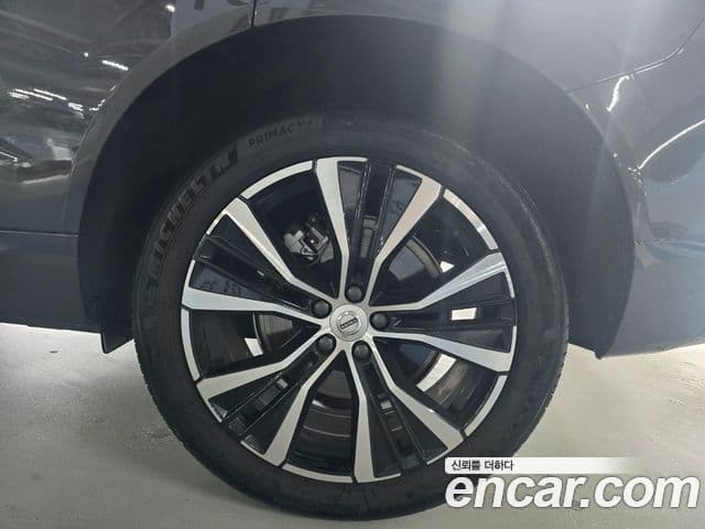 Volvo XC60 2025 — ფოტო 10/15