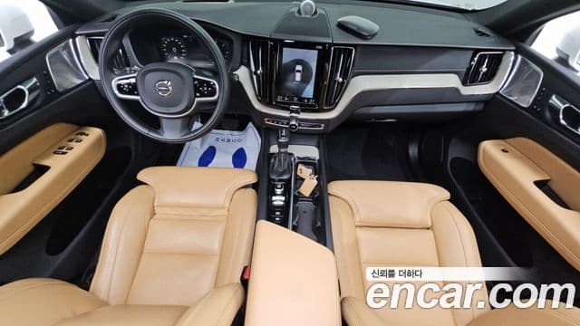 Volvo XC60 2019 — ფოტო 7/20