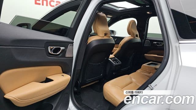 Volvo XC60 2019 — ფოტო 11/20