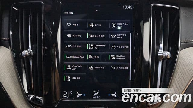 Volvo XC60 2019 — ფოტო 16/20
