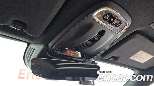 Volvo XC60 2019 — ფოტო 17/20
