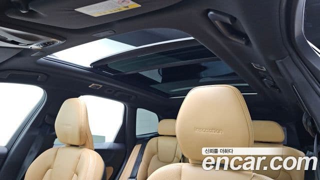 Volvo XC60 2019 — ფოტო 19/20