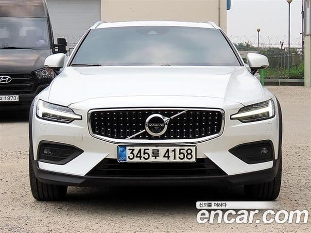 Volvo V60 Cross Country 2020 — Фото 9/20
