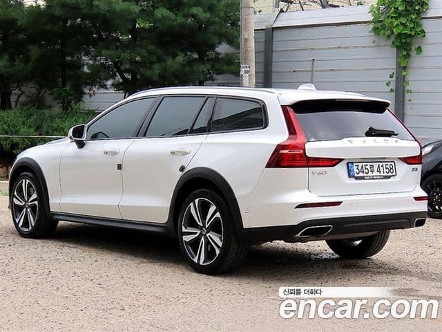Volvo V60 Cross Country 2020 — Фото 2/20