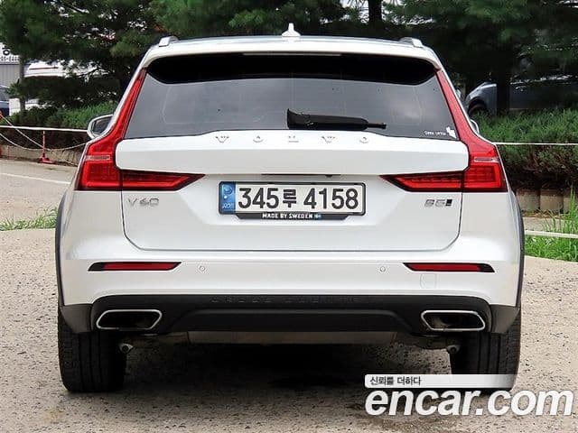 Volvo V60 Cross Country 2020 — Фото 3/20