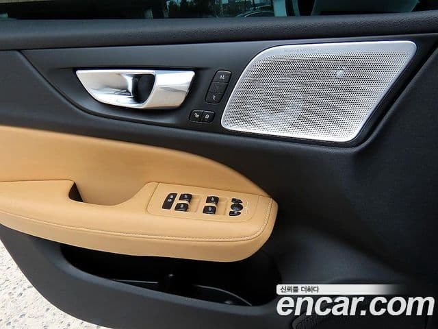 Volvo V60 Cross Country 2020 — Фото 12/20