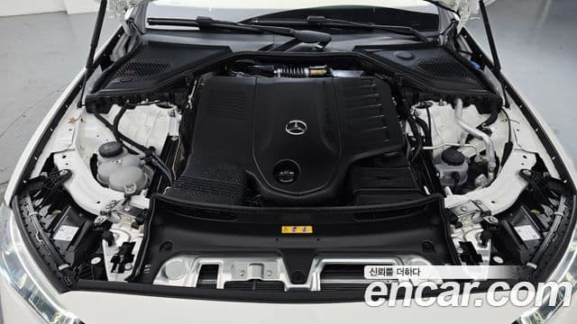 Mercedes-Benz E-Class 2025 — ფოტო 33/34