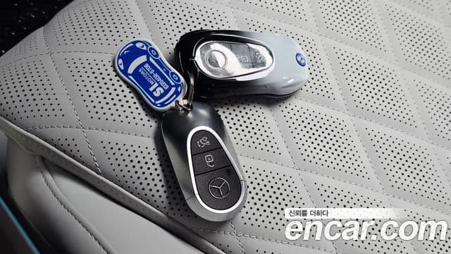 Mercedes-Benz E-Class 2025 — ფოტო 34/34