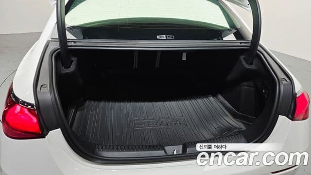 Mercedes-Benz E-Class 2025 — ფოტო 19/34