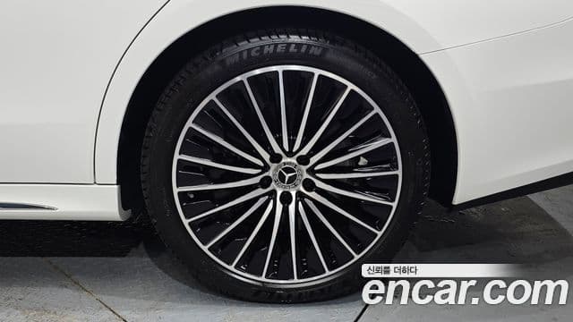Mercedes-Benz E-Class 2025 — ფოტო 26/34