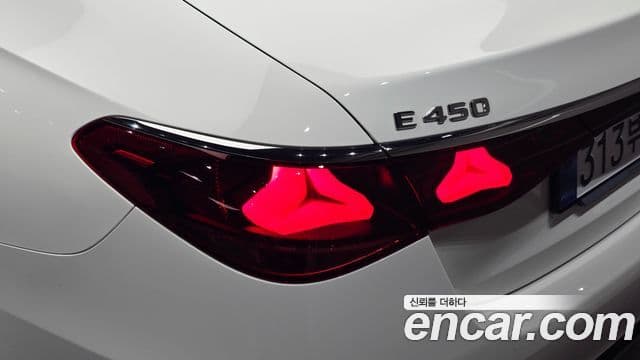 Mercedes-Benz E-Class 2025 — ფოტო 15/34