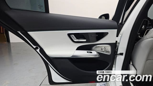 Mercedes-Benz E-Class 2025 — ფოტო 21/34
