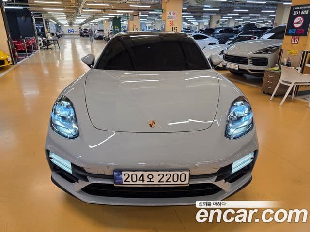 Porsche Panamera 2023 — ფოტო 1/20