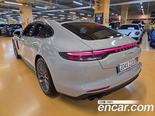Porsche Panamera 2023 — ფოტო 4/20