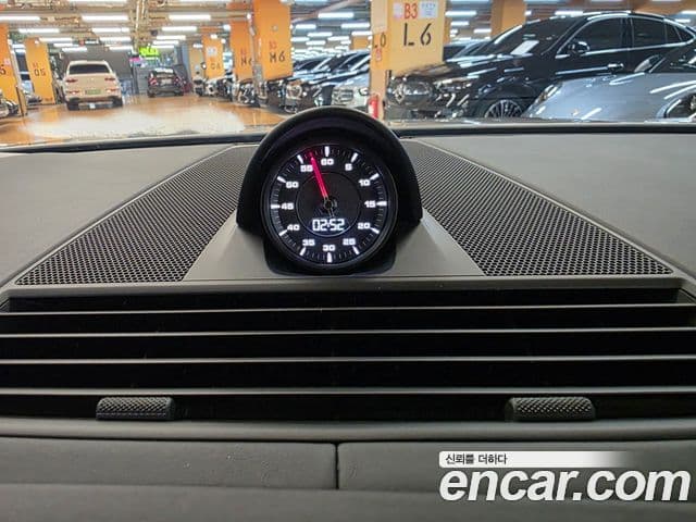 Porsche Panamera 2023 — ფოტო 13/20