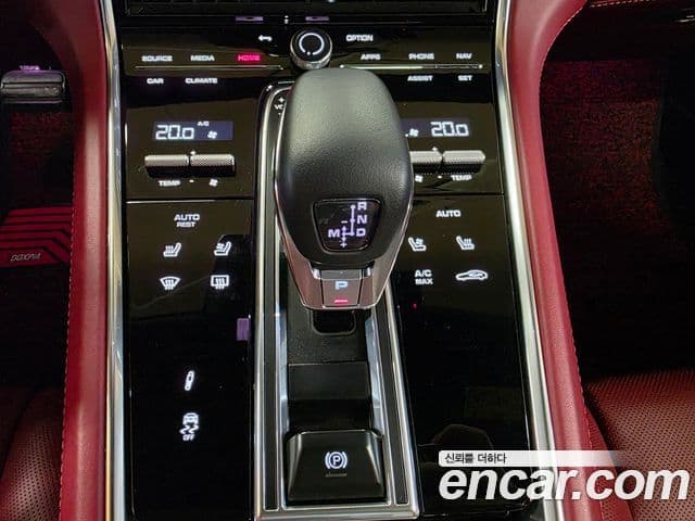 Porsche Panamera 2023 — ფოტო 18/20