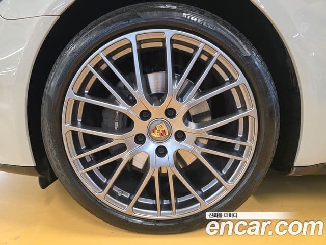 Porsche Panamera 2023 — ფოტო 19/20