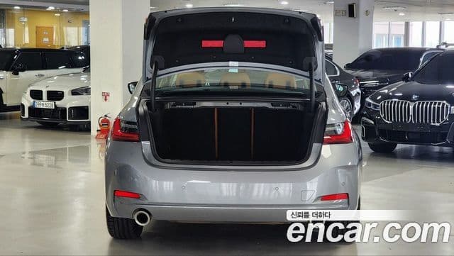 BMW 3 Series 2025 — фото 20 из 20